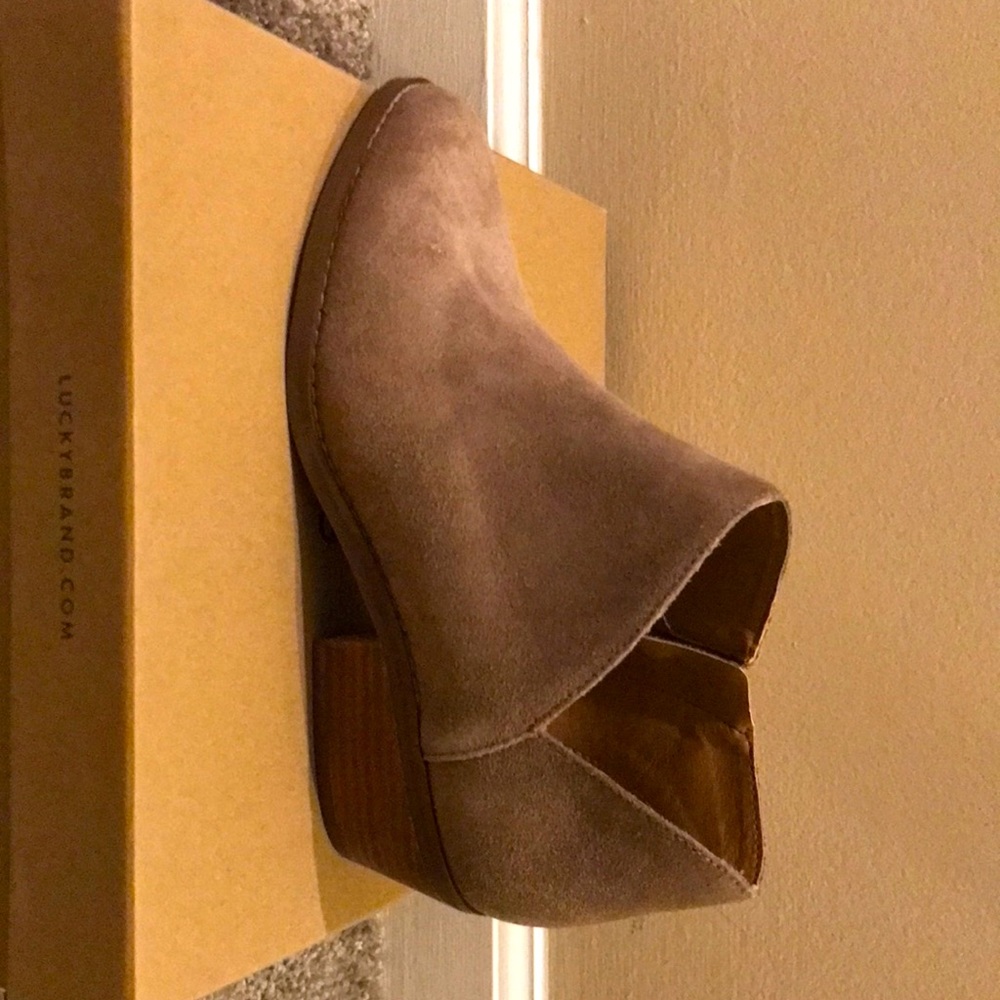 Lucky Brand tan suede ankle booties.